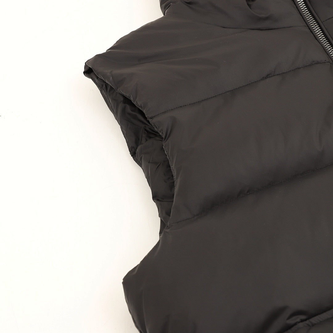 Moncler Raxxy 3D-Quilted Down Vest - Black - detail 3