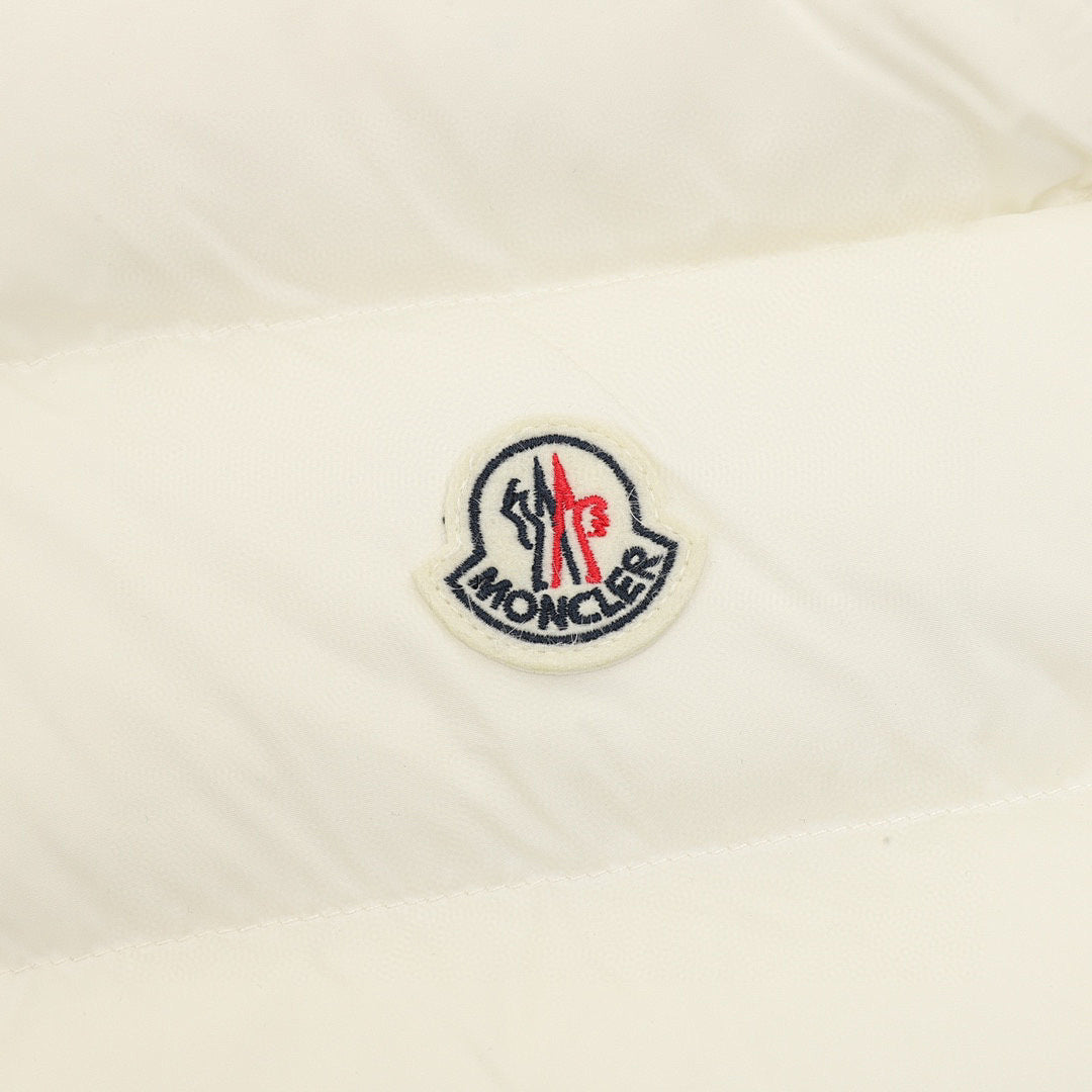 Moncler Letter-Trim Quilted Vest - Ivory - detail 2