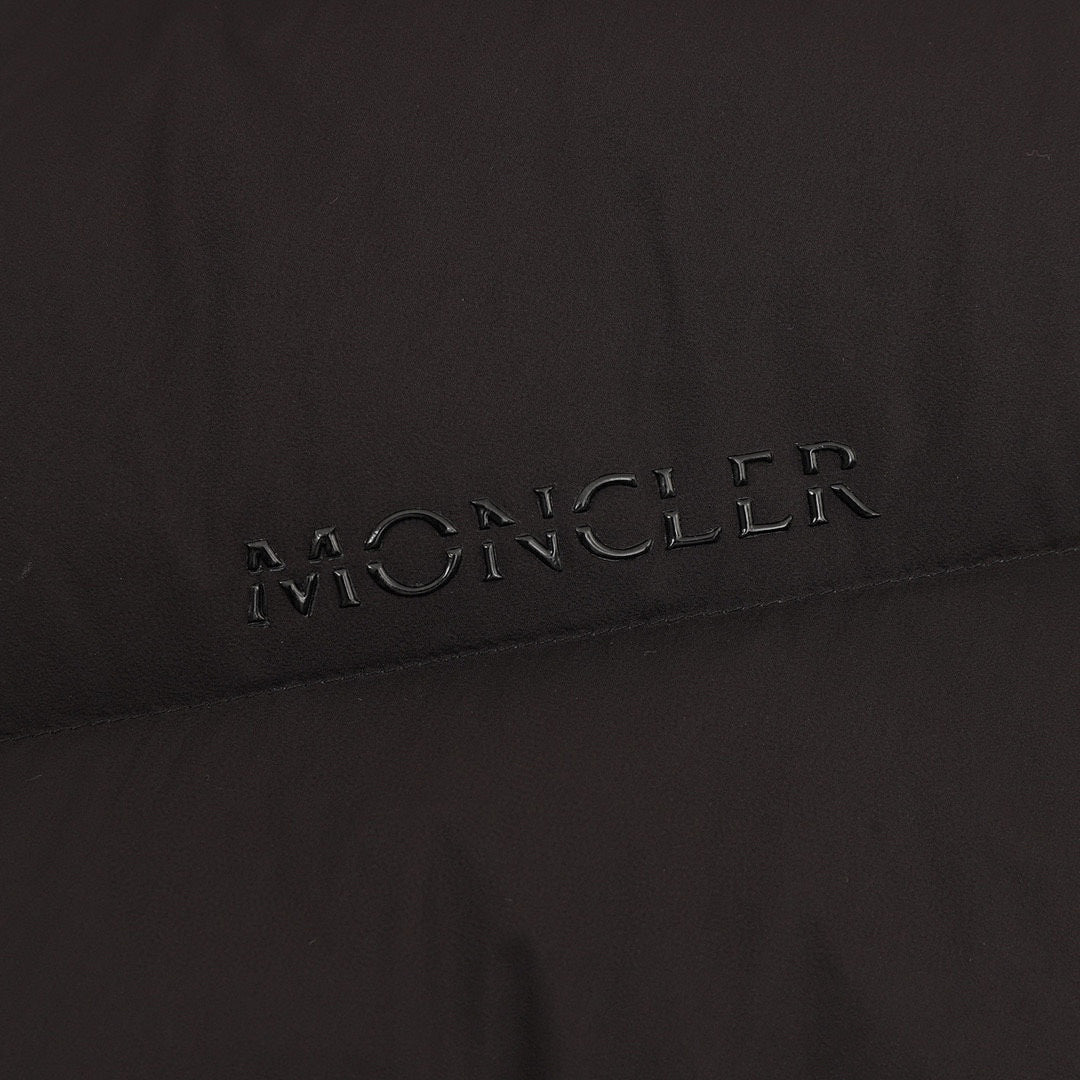 Moncler Chevron Stand-Collar Down Jacket - Black - detail 2
