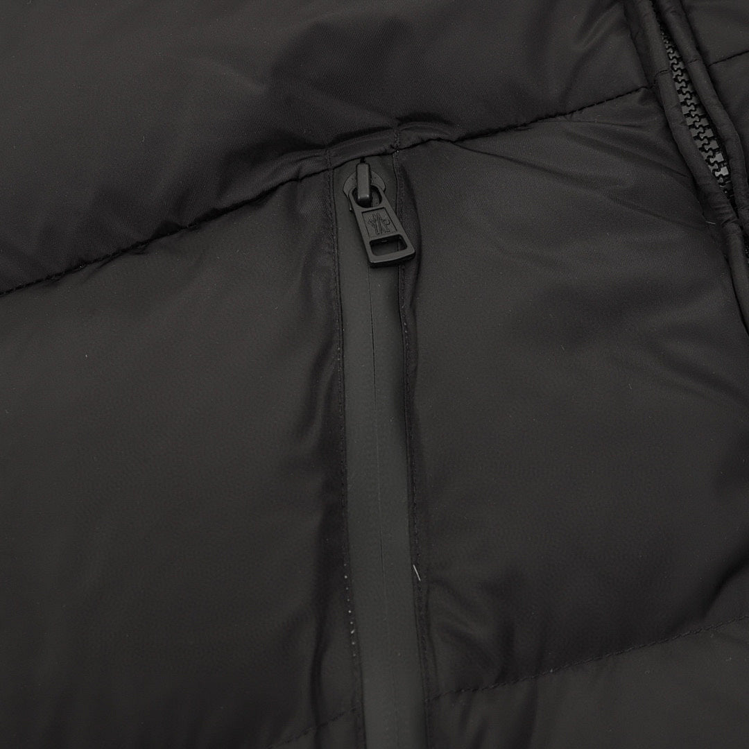 Moncler Letter-Trim Hooded Down Jacket - Black - detail 2