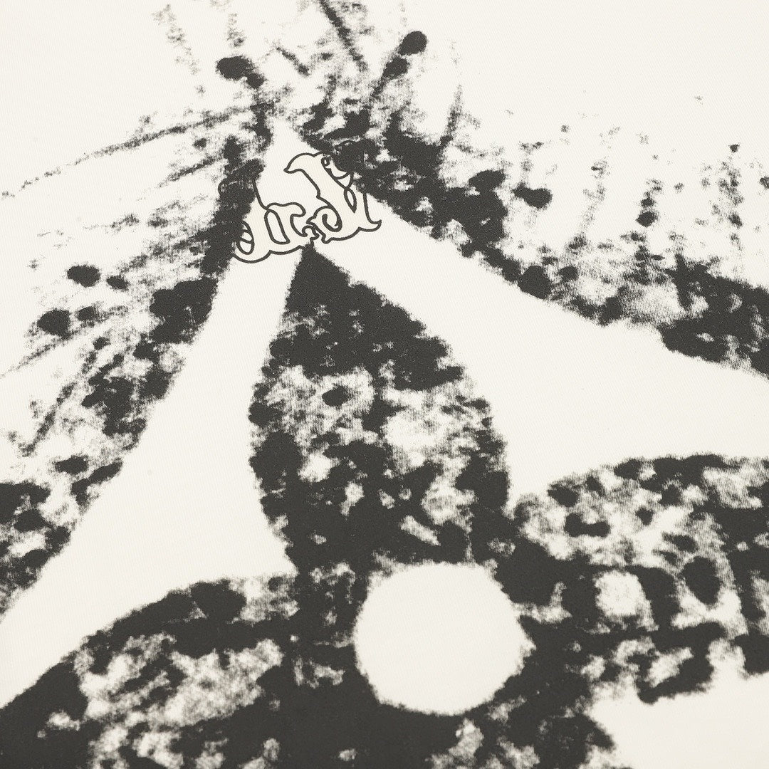 Louis Vuitton Oversized Monogram Flower Graphic Long-Sleeve T-Shirt - Ivory - detail view 3