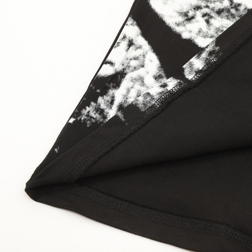 Louis Vuitton Oversized Monogram Flower Graphic Long-Sleeve T-Shirt - Black - detail view 1