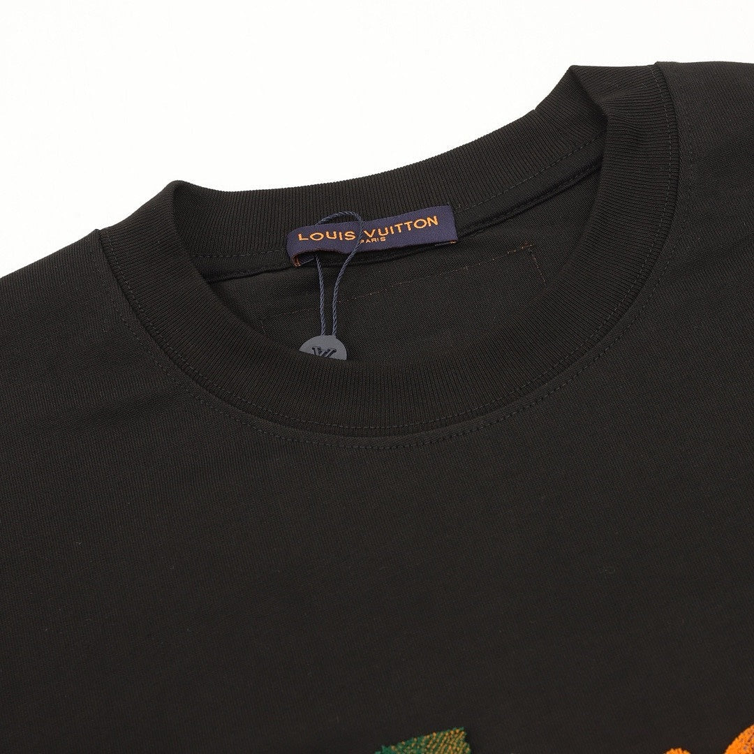 Louis Vuitton Multicolor LV Lovers Logo Long-Sleeve Crewneck T-Shirt - Black - detail view 4