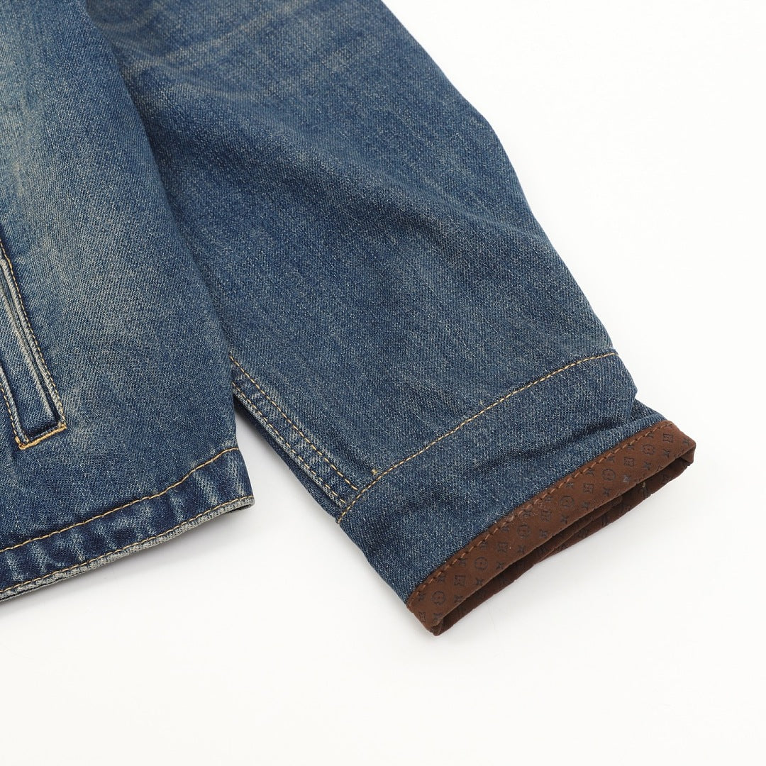 Louis Vuitton Contrast-Collar Cropped Denim Trucker Jacket - Washed Blue - detail view 3